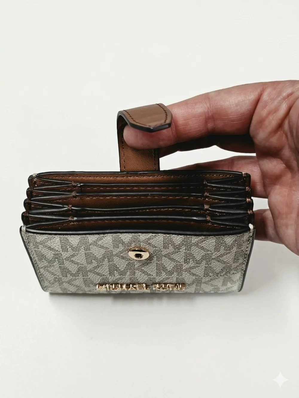 NWOT Michael Kors Jet Set Accordion Card Case Wallet - Vanilla/Acorn